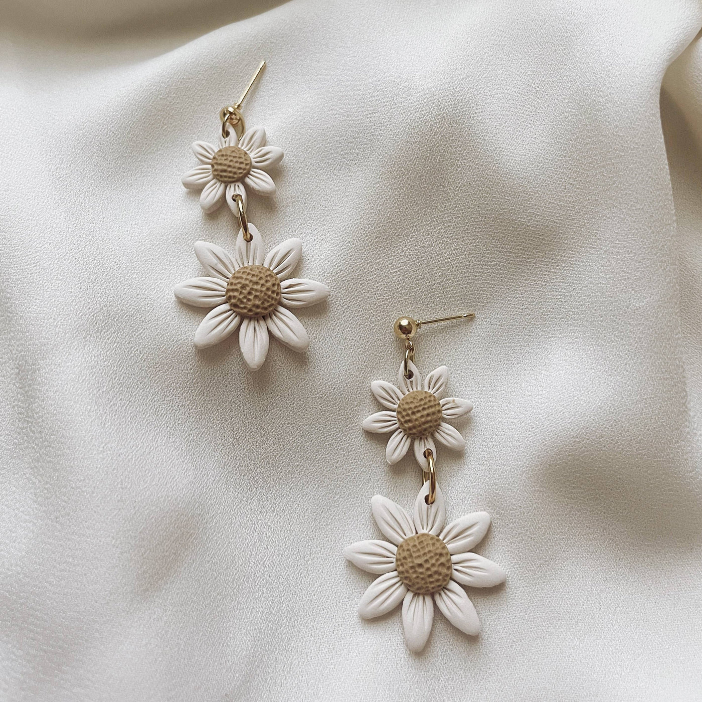 Clay Dangle Daisy Earrings - Mulberry Market Designs